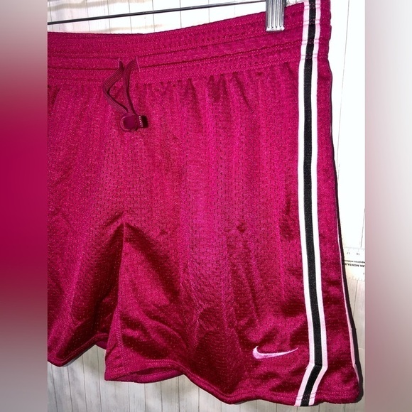 ☄️Nike Magenta Mesh Sport shorts - Picture 5 of 8